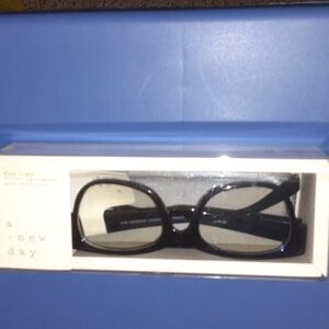 Blue light filtering glasses